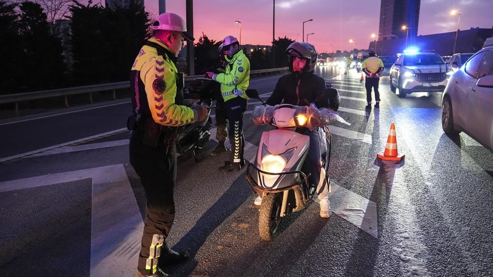 S�r�c�lere ceza ya�d�! �stanbul'da taral� alan ihlali uygulamas�