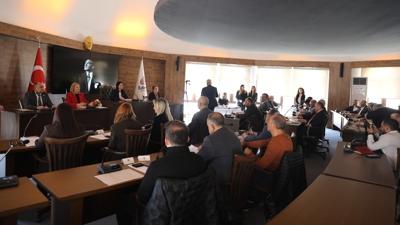 CHP'den e�-dost k�ya��na devam: 220 ki�iyi hangi gerek�eyle i�e ald�n�z?