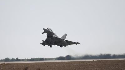 �ngiltere ye�il ���k yakt�: Eurofighter'lar yak�nda geliyor