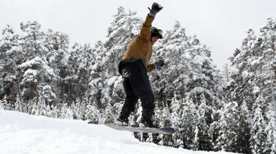 Nisan ay�na kadar devam edecek: Kars'ta kayak sezonu bitmiyor!