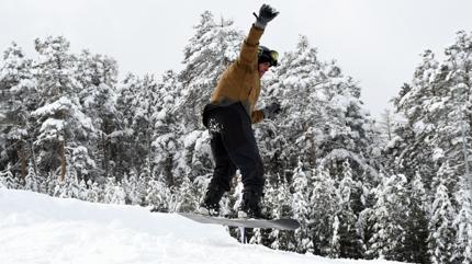 Nisan ay�na kadar devam edecek: Kars'ta kayak sezonu bitmiyor!