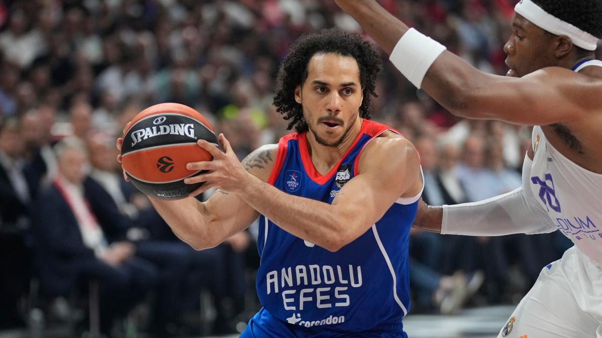 Anadolu Efes Shane Larkin Sakatl�k S�reci foto�raflar� resimleri