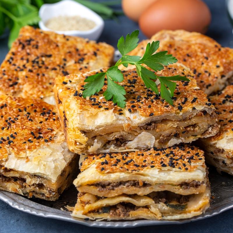 Haz�r yufkadan... K�ymal� b�rek tarifi