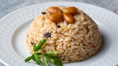 Bademli i� pilav tarifi! Tek ba��na doyuruyor
