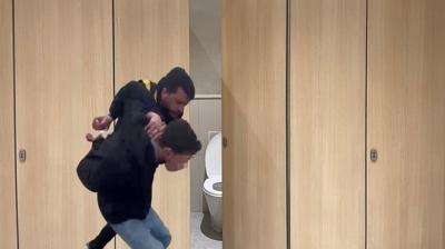 Kad�nlar tuvaletinde 