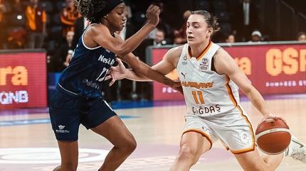 Galatasaray, �eyrek final serisine galibiyetle ba�lad�