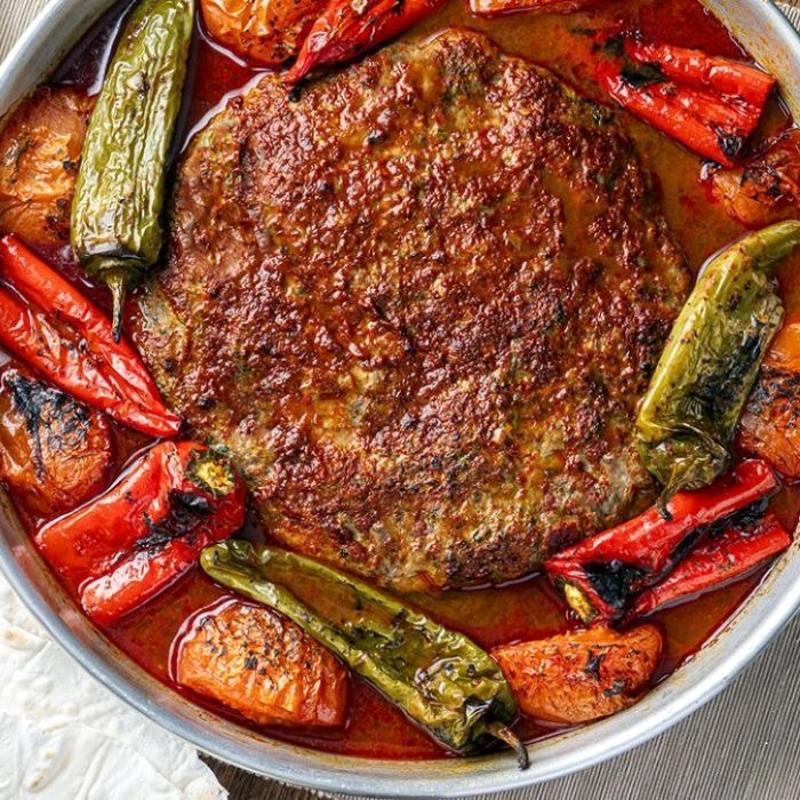 Tepsi kebab� tarifi! Bug�n ne pi�irsem diyenlere...