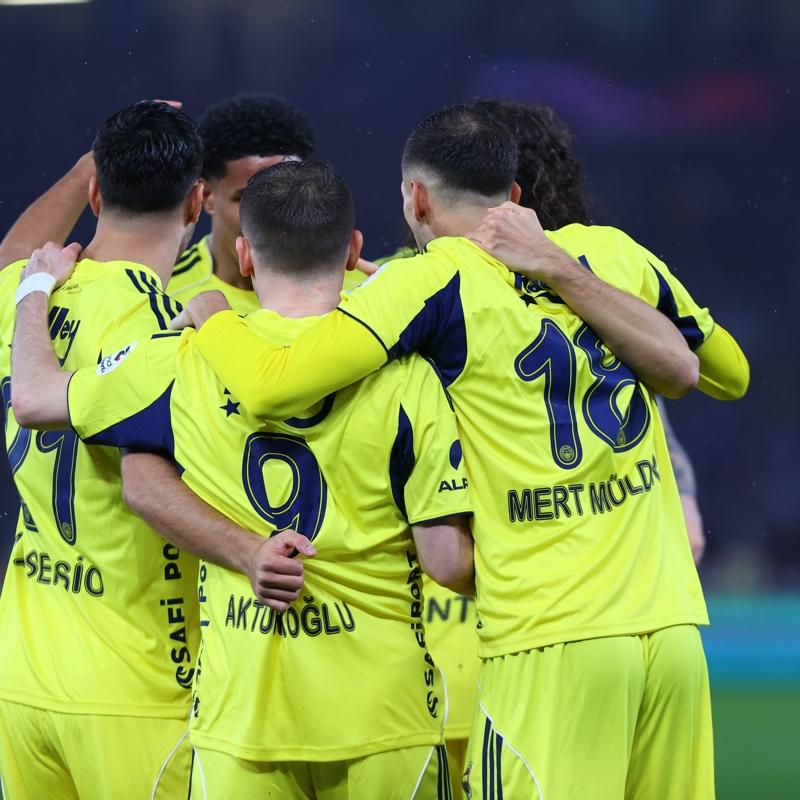 Fenerbah�e'de 5 eksik, 6 ceza s�n�r�! Kanarya'n�n konu�u Samsunspor