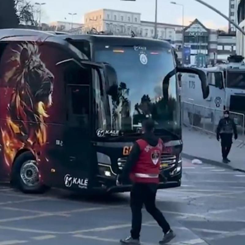 Galatasaray, T�pra� Stad�'na geldi