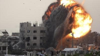 Soyk�r�mc� �srail Gazze �eridi'ni bombalamay� s�rd�r�yor