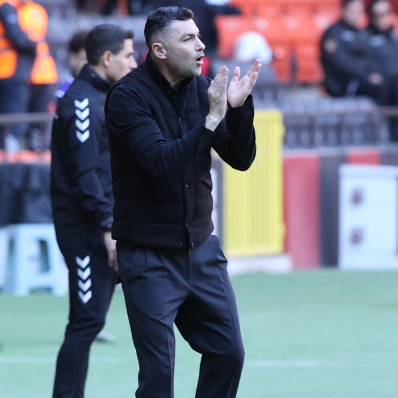 Burak Y�lmaz'dan istifa cevab�! 'Bu i� korkaklar�n i�i de�il'