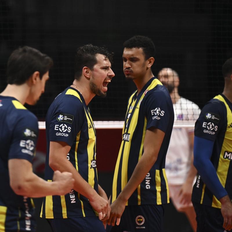 Fenerbah�e Medicana, �stanbul B�y�k�ehir Belediyespor'a set vermedi