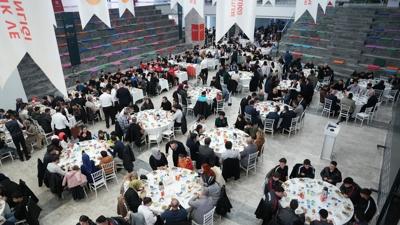 Gen� sporcular �nc� Spor iftar�nda bulu�tu