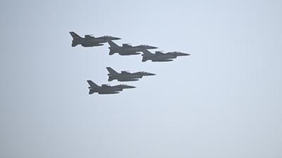 Kom�uda F-16 pani�i... T�rkiye'nin ad� yetti