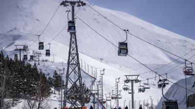 K�� turizminin �nemli noktas� Paland�ken'de hafta sonu yo�unlu�u ya�and�!