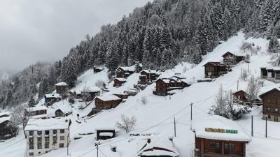 Mart kap�dan bakt�r�yor! S�cakl�k eksi 12 dereceye kadar d��t�