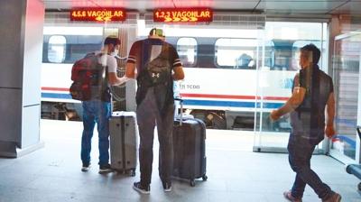 Trenlerde bayrama ek kapasite art���