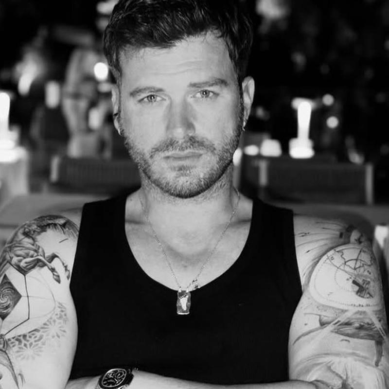 �maj de�i�tirdi! E�i 'evde denemeyin' diyerek uyard�