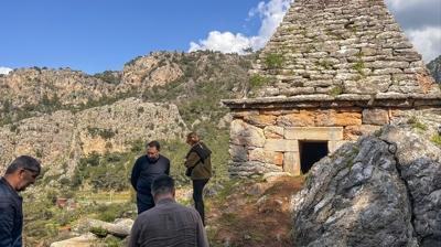 Marmaris'te 2 bin y�ll�k piramit mezar g�n y�z�ne ��k�yor