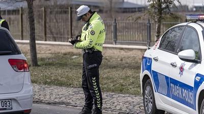 Trafik cezalar�nda yeni d�nem! �lki bir polise kesildi