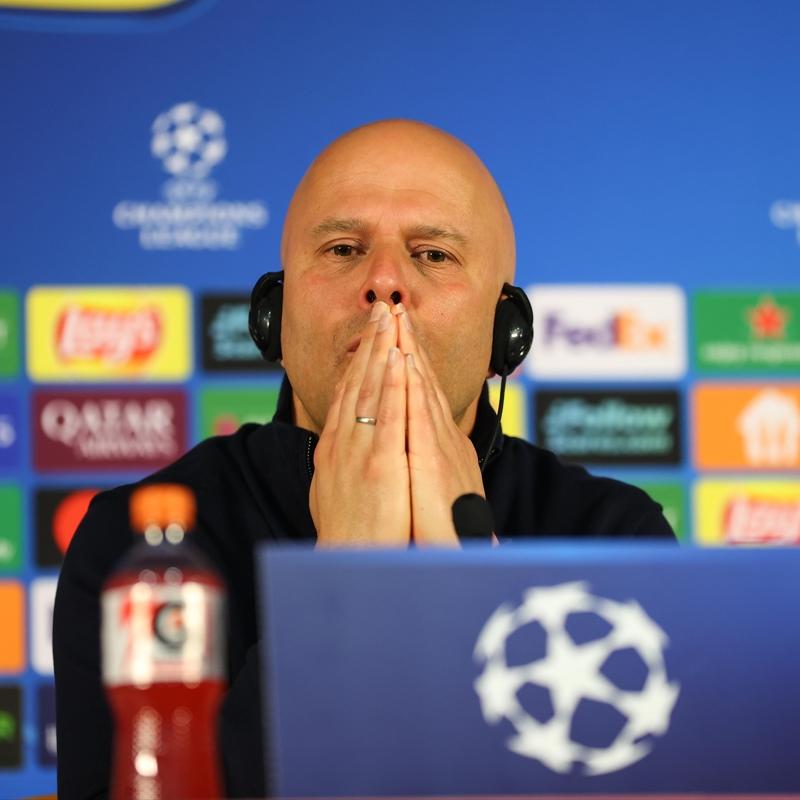 Arne Slot: Taraftar�m�z�n deste�iyle evimizde galip gelece�iz