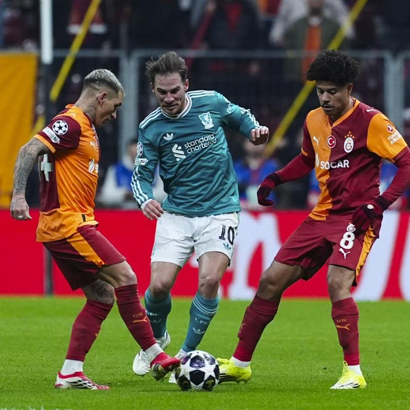 Galatasaray ma�� sonras� kriz! Liverpool'da fla� ayr�l�k