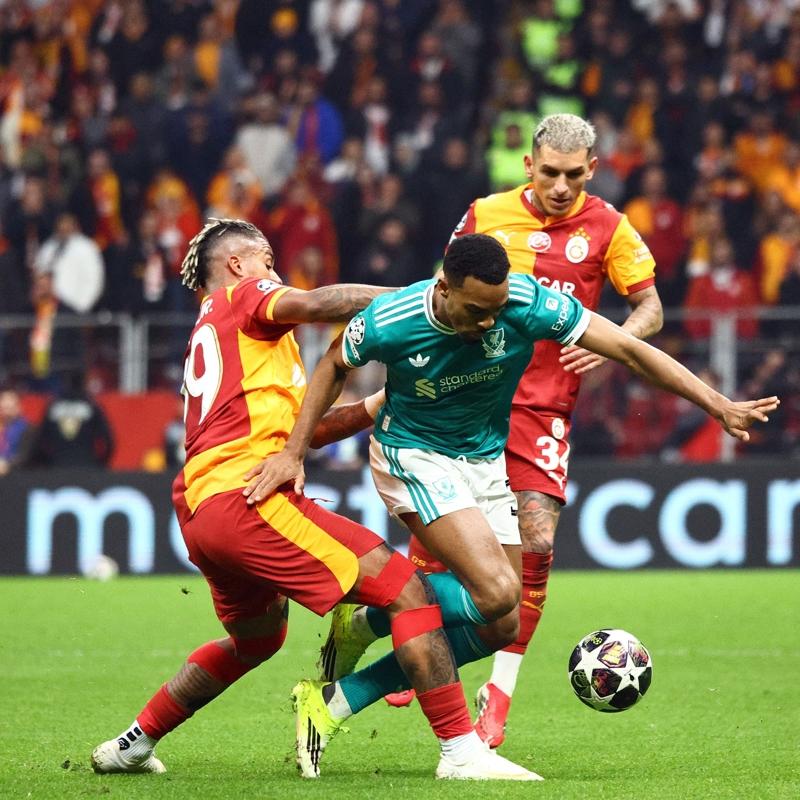 Galatasaray'�n Liverpool zaferi �ngiltere'yi sallad�! '�stanbul'da ��kt�k'