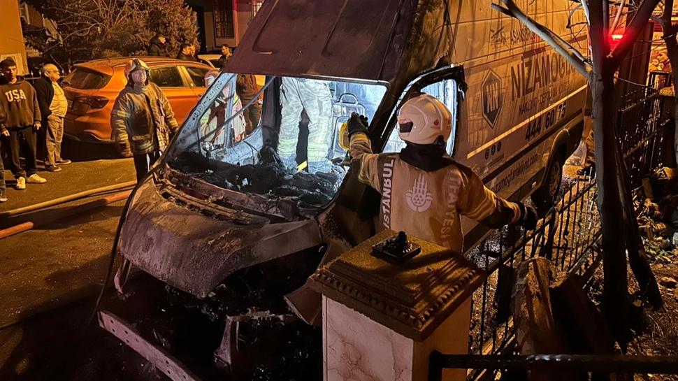 �stanbul'da korku dolu anlar! Park halindeki 3 ara� yand�