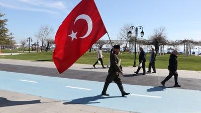 �stanbul'dan �anakkale'ye vefa yolu: 4 g�nd�r �ehitlerimiz i�in y�r�yor