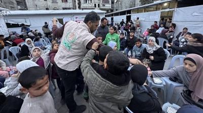 T�rkiye, Ramazan'�n bereketini Gazze'yle payla��yor: �HH'dan her g�n 165 bin ki�iye iftar
