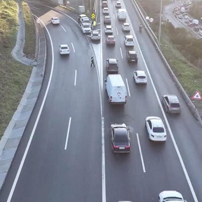 �stanbul'da trafik denetimi! 27 ara� trafikten men edildi: 740 s�r�c�ye ceza