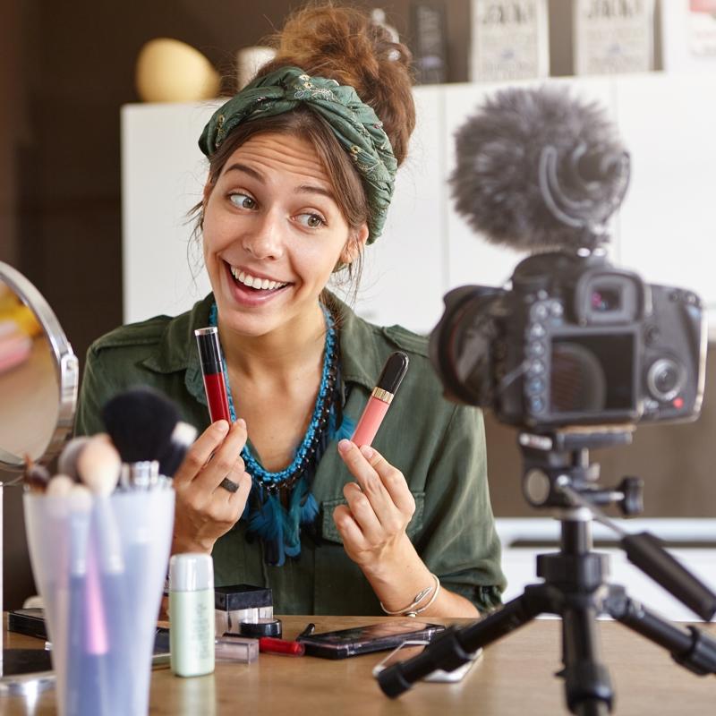 Sadece foto�raf payla�mak yetmiyor! Influencer olmak i�in 5 �zellik �art