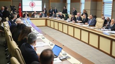 Sosyal medya ve do�um izni masada! Komisyon g�r��meleri ertelendi