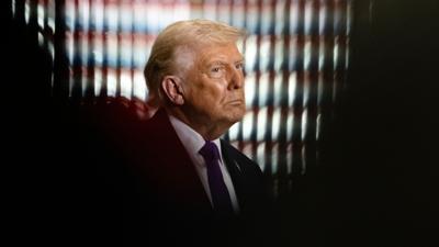 Trump'tan �ran'a sald�r� tehdidi... 'Yeniden in�a etmeleri 25 y�l s�rer'