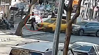 Ya�l� kad�n son anda kurtuldu: O anlar saniye saniye kameraya yans�d�