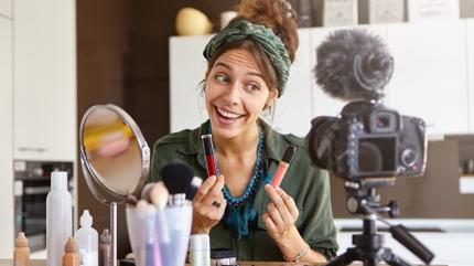 Sadece foto�raf payla�mak yetmiyor! Influencer olmak i�in 5 �zellik �art