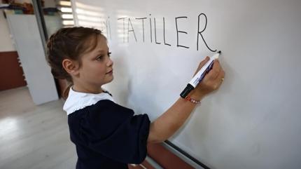 Yar�n okullar tatil mi, yar�m g�n m�? Okullar ne zaman tatil?