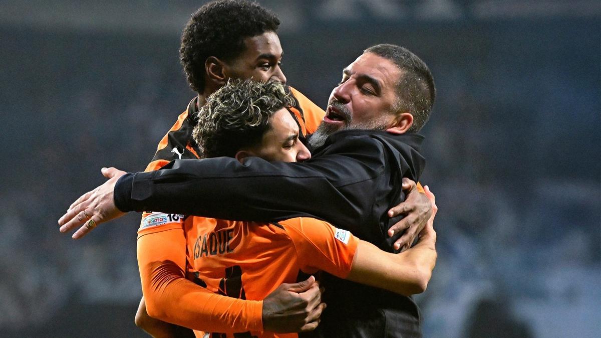 arda turan shakhtar donetsk lech poznan foto�raflar� resimleri