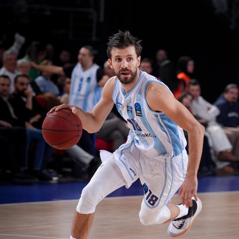 T�rk Telekom, ad�n� �eyrek finale yazd�rd�