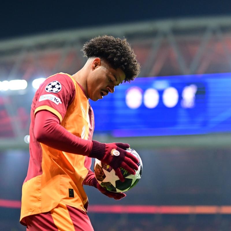 Sara b�y�k be�eni topluyor