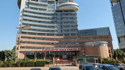 CHP'de yaprak d�k�m�... �Vefa ve adalet kalmad�� diyerek partisinden istifa etti