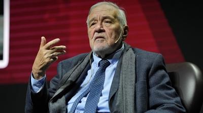 T�m m�dahalelere ra�men kurtar�lamad�... Prof. Dr. �lber Ortayl� hayat�n� kaybetti