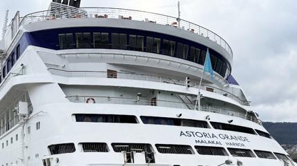 Bu gemi 6 bin n�fuslu il�eye n�fusunun 12 kat� turist getirdi