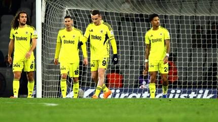 �ok ma�lubiyet! Fenerbah�e zirve yar���nda a��r yaral�