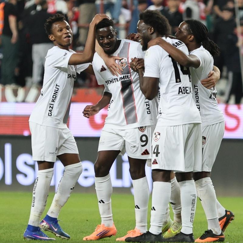 Gaziantep FK, 4 ma� sonra 3 puanla tan��t�