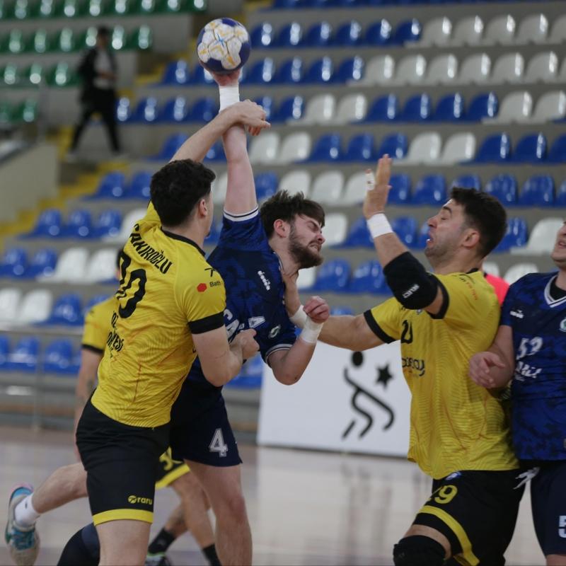 Hentbol S�per Lig'de play-off heyecan� devam ediyor