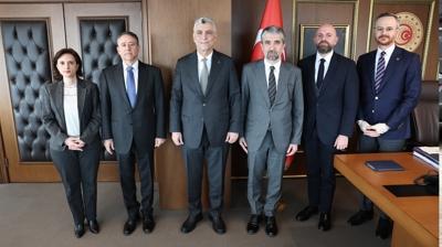 Bakan Bolat, T�S�AD y�netimini kabul etti