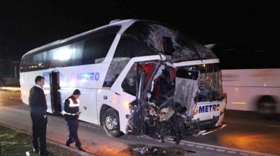 Yolcu otob�s� ile t�r �arp��t�! Yaral�lar var