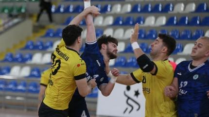 Hentbol S�per Lig'de play-off heyecan� devam ediyor