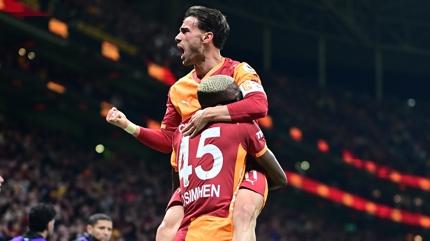 Galatasaray fi�i �ekti! Zirvede yar��� kopard�